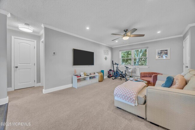 Building Photo - 93 White St