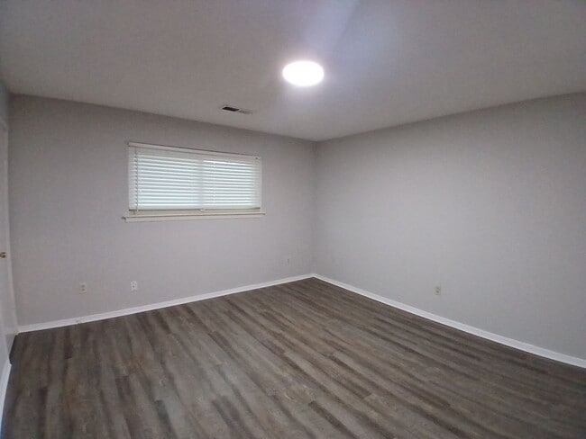 Building Photo - Freshly Transformed 3 bedroom home - Open To Section 8