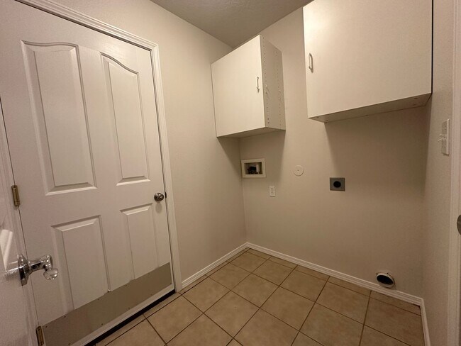 Building Photo - 3bed, 2bath 1,160sq.ft. 2car garage home in Central Caldwell location