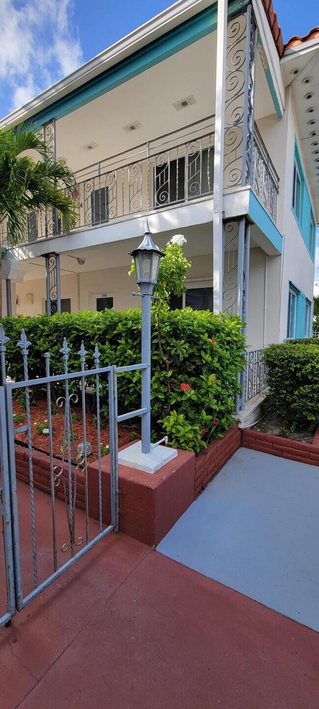Building Photo - 7300 Byron Ave