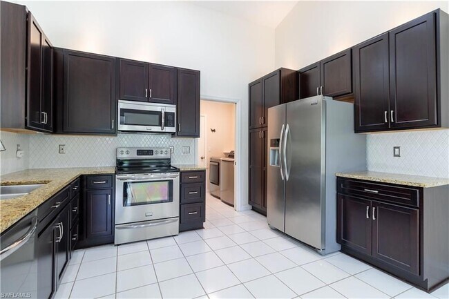 Building Photo - 687 Melville Ct