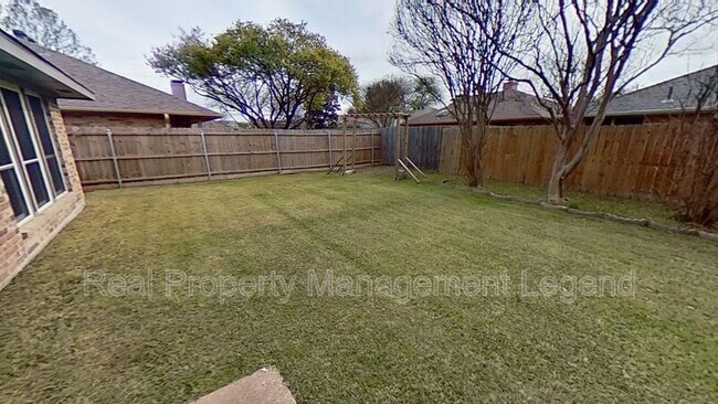 Building Photo - 3740 Racquet Ct