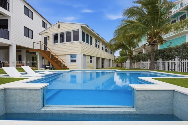 Building Photo - 235 Tavernier Dr
