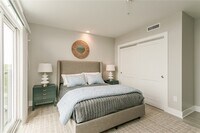 Building Photo - 205 Lakeshore Dr