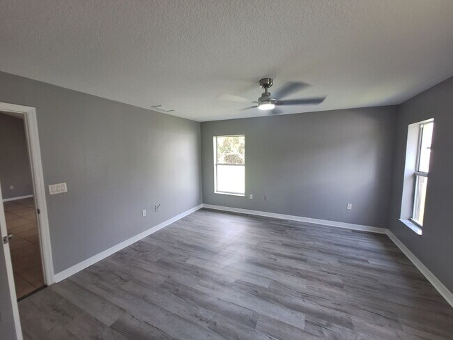 Building Photo - 3/2 Annual Rental Near Atwater Elementary School
