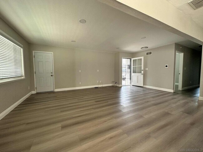 Building Photo - 819 Halecrest Dr