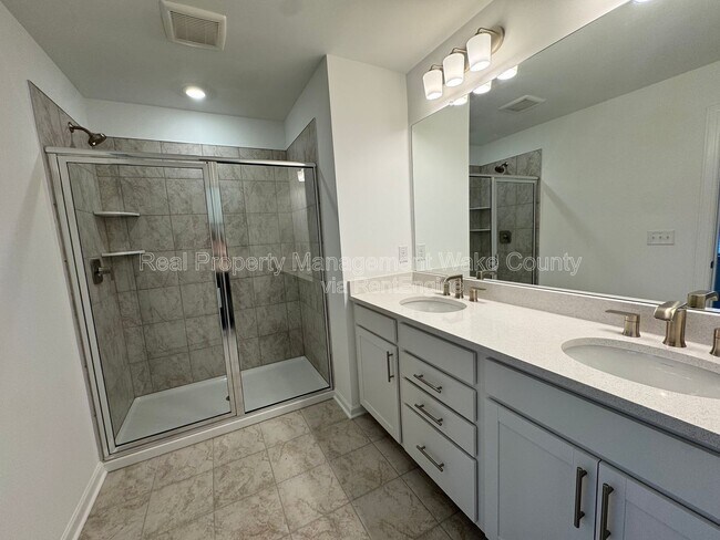 Building Photo - 416 Rowe Wy