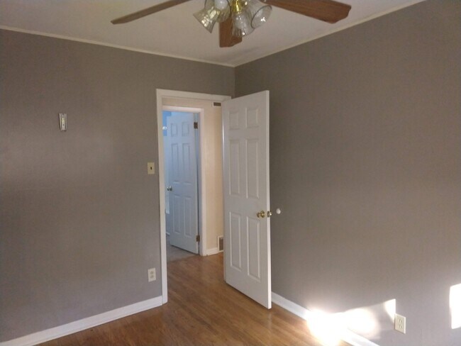 Building Photo - 610 Carpenter St