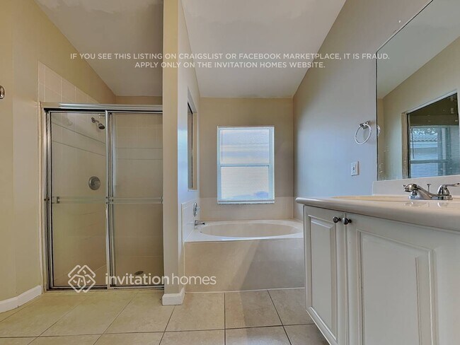 Building Photo - 4929 SW 33rd Ave