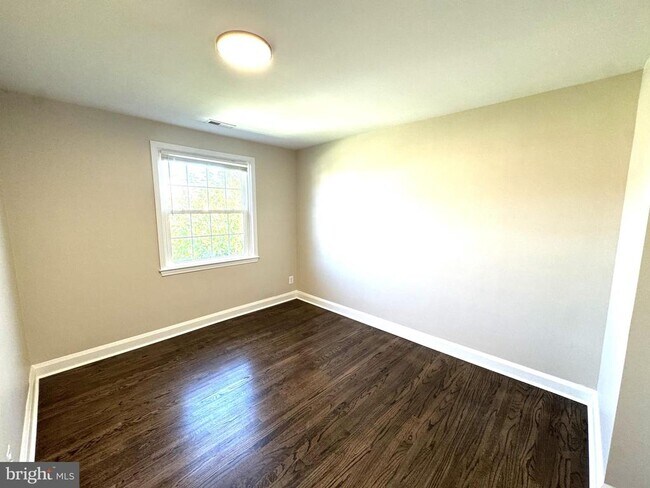 Building Photo - 8130 Loch Raven Blvd