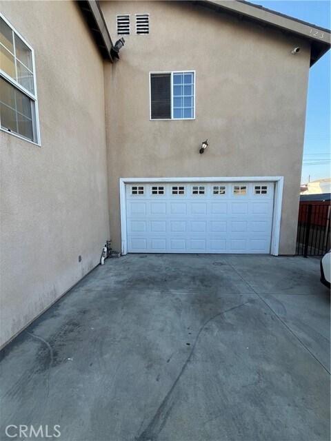 Building Photo - 123 W 66th St