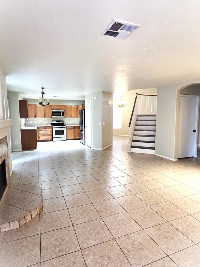 Building Photo - Stunning 4-bedroom 2-bathroom home