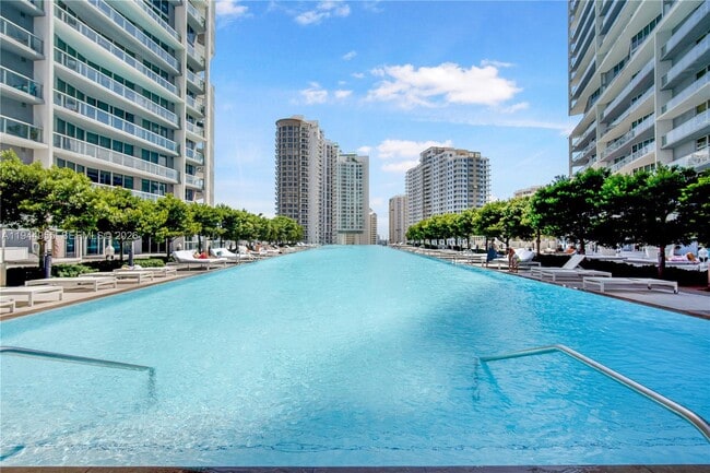 Building Photo - 495 Brickell Ave