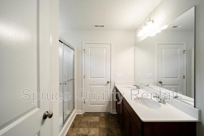 Building Photo - 1941 Glenburn Dr