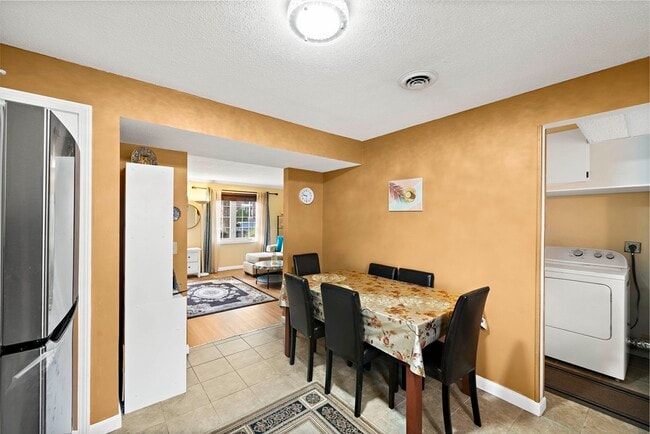 Building Photo - 95 Pilgrim Cir