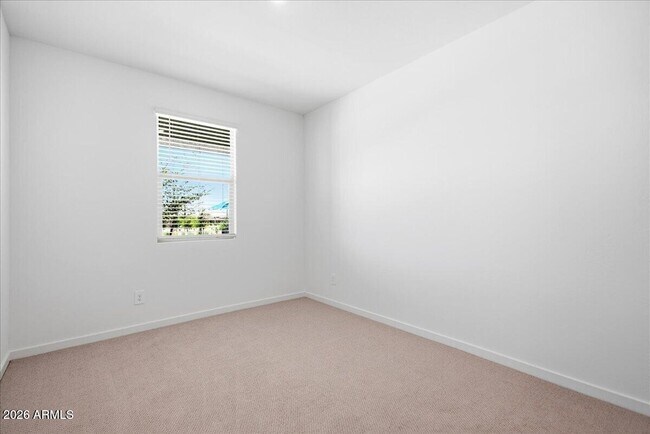Building Photo - 15875 W Cottontail Ln