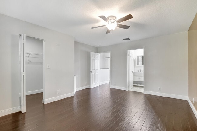 Building Photo - 6306 Crescent Lake Way