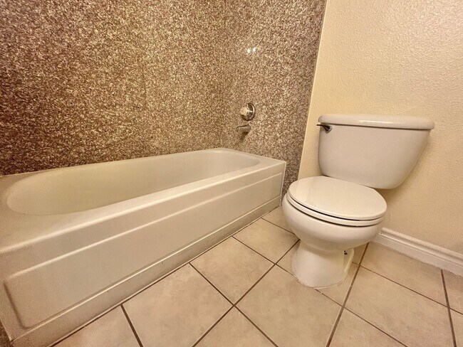 Building Photo - ADORABLE 2 BEDROOM 2 BATHROOM 1ST FLOOR CONDO