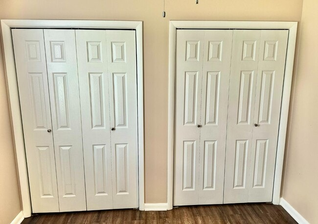 Building Photo - 305 N 40th Ave