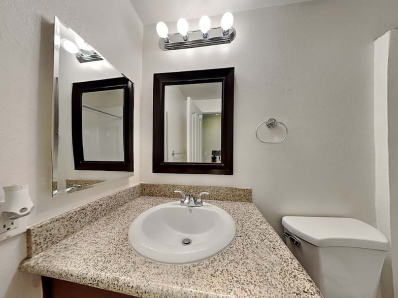 Building Photo - 27848 Crosspath Ave