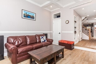 Building Photo - 736 Light St