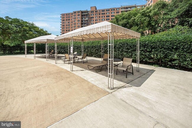 Building Photo - 4201 Cathedral Ave NW