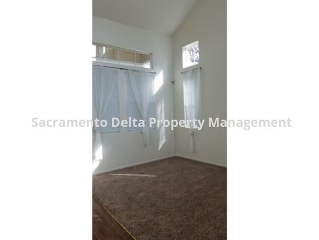 Building Photo - 433 Coventry Ct