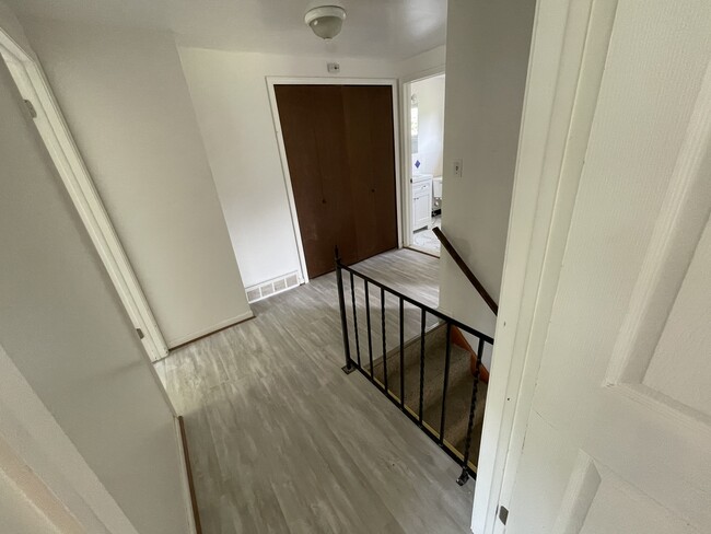 Building Photo - 165 Berehaven Dr