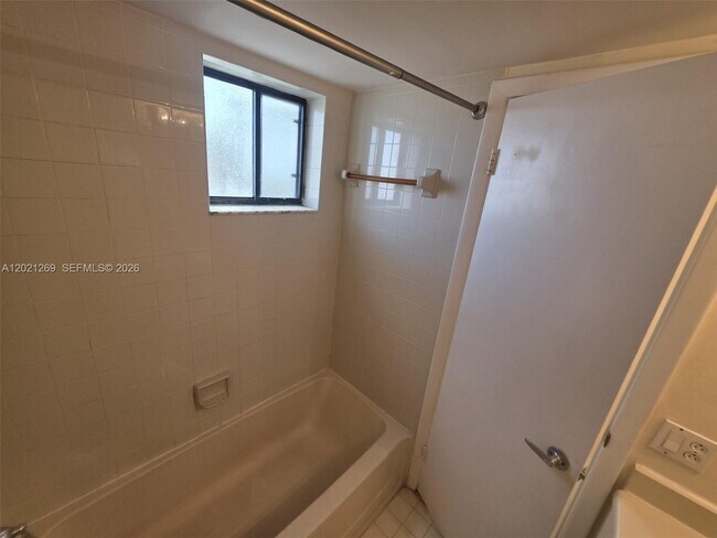 Building Photo - 5560 W 21st Ct