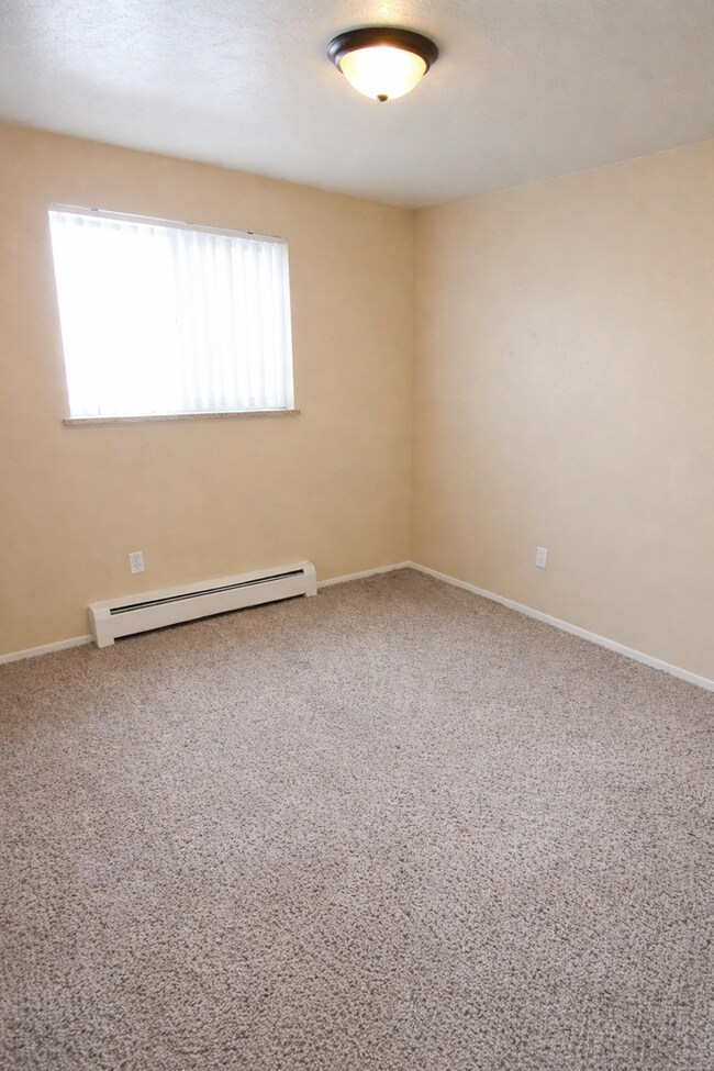 Building Photo - Updates, Simple Utilities, Awesome South Central Location - Maple Tree Apartments