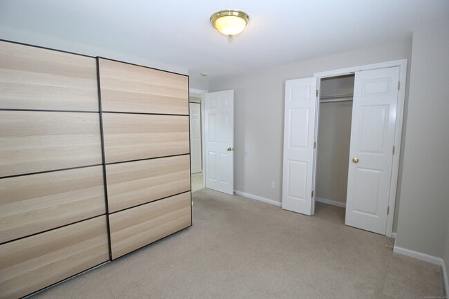 Building Photo - 67 Scofield Ave