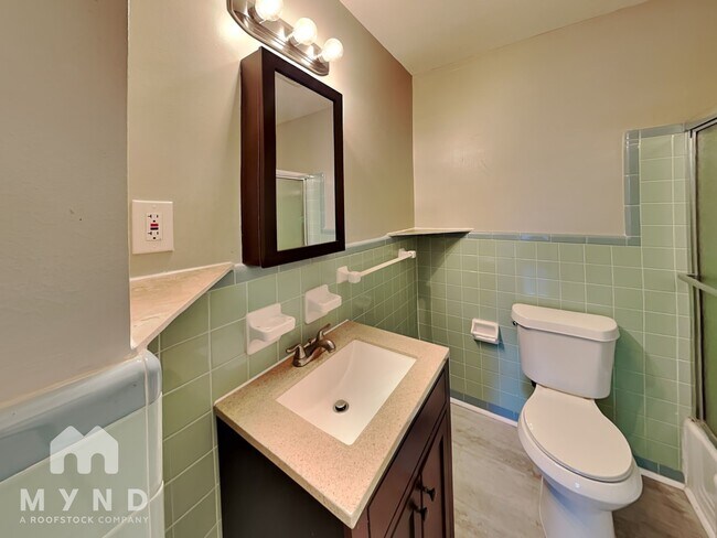 Building Photo - 3681 Lake Dr SE