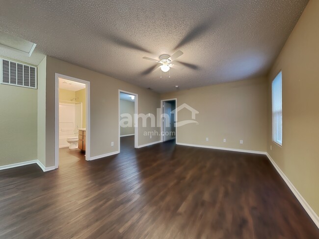 Building Photo - 10243 Cumberland Pointe Blvd