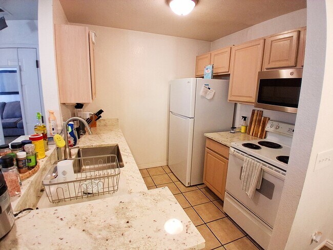 Building Photo - 104 W 1230 N St