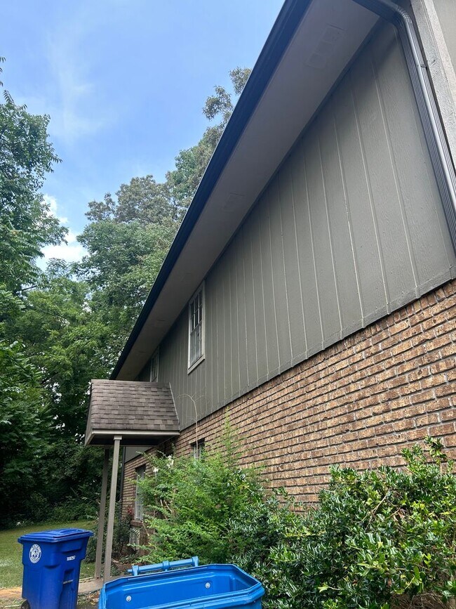 Building Photo - 117 Santeelah St
