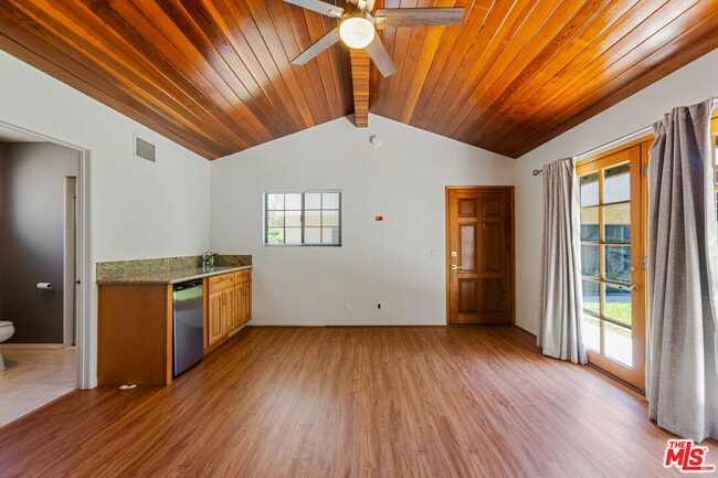 Building Photo - 4933 Collett Ave