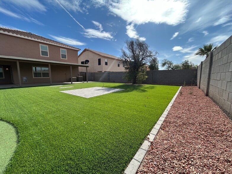 Building Photo - 9208 W Coolidge St