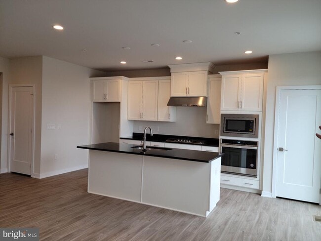 Building Photo - 821 Bayberry Ct