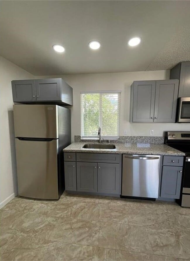 Building Photo - 205 N Mariposa St