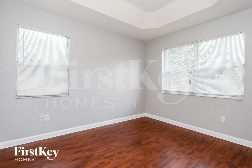 Building Photo - 1495 NE 33rd Ave