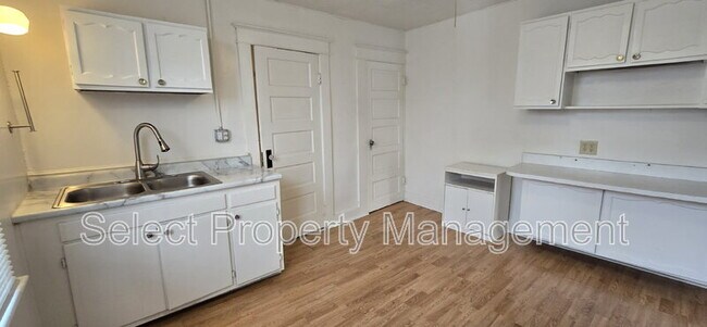 Building Photo - 738 3rd St