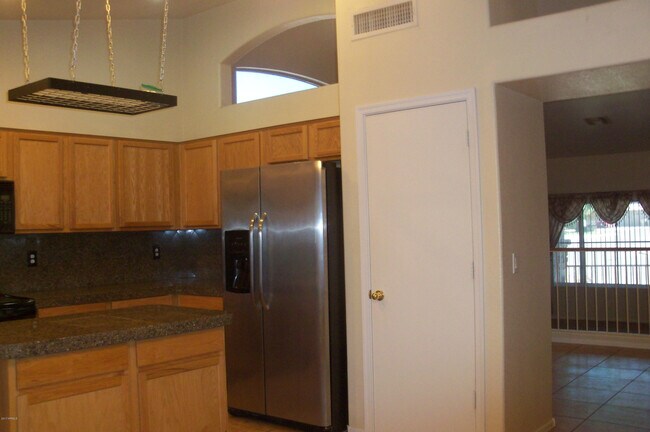 Building Photo - 5456 W Kristal Way