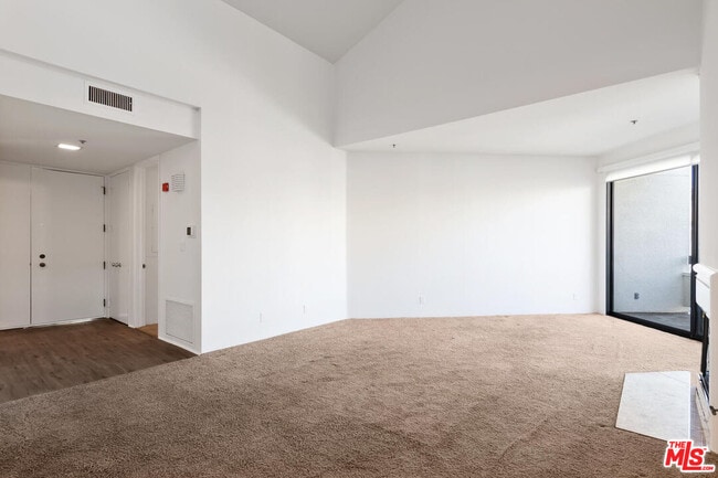 Building Photo - 2102 Century Park Ln