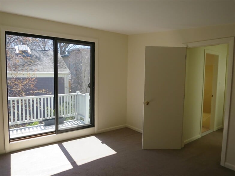 Building Photo - 61 6th St