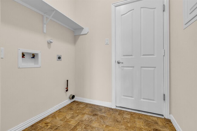 Building Photo - 30715 Legends Ridge Dr