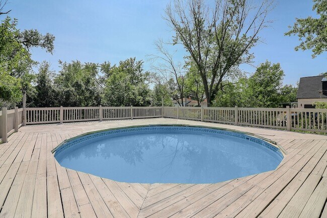 Building Photo - 15W355 Harvard St