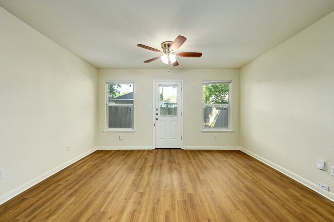 Building Photo - 1531 Parkfiled Cir 78664 | 3 Bed 2.5 Bath $1800