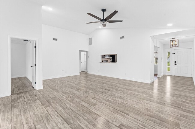 Building Photo - 125 Raintree Trail