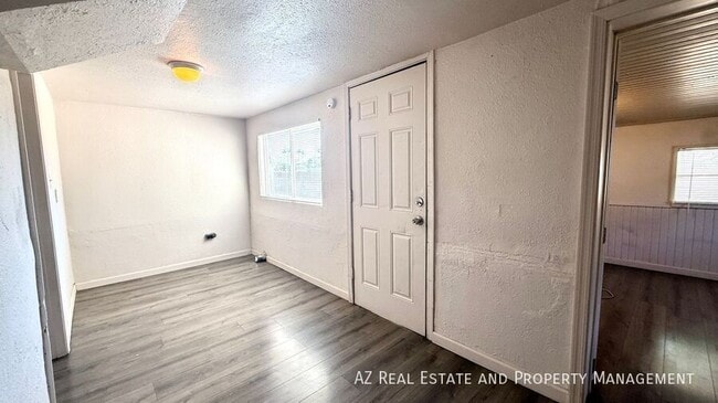 Building Photo - 5547 W Gardenia Ave