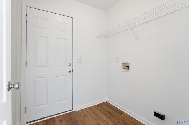 Building Photo - 104 Bataleur Ct